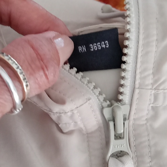 IZOD Men's Hooded Windbreaker, Nylon, Beige- Very Good Condition - Picture 9 of 11